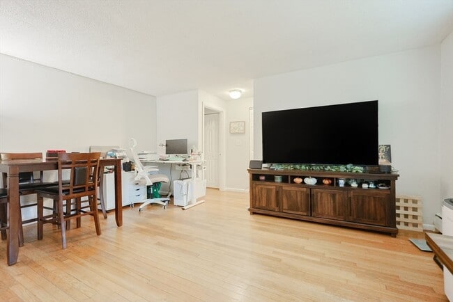 Building Photo - 49 Colborne Rd