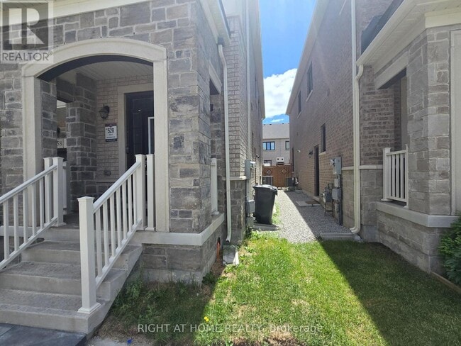 Building Photo - 458 Bergamot Ave
