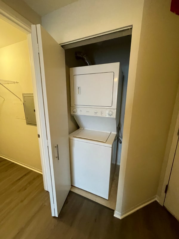 Photo - 575 N State St Apartment