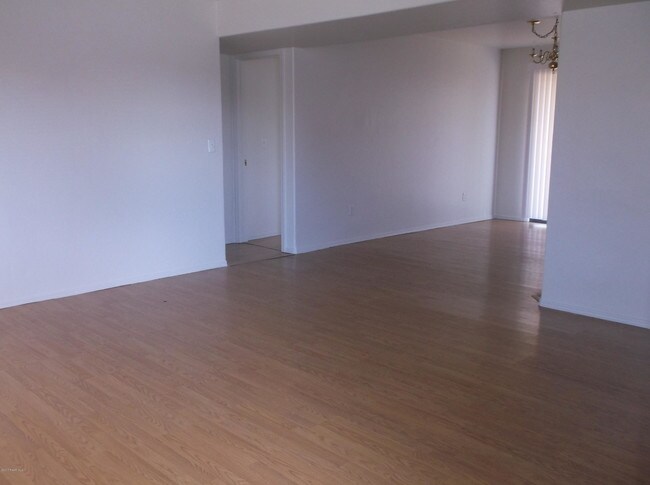 Building Photo - 3172 N Truwood Dr