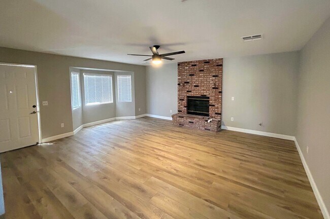 Foto del edificio - 71984 Sunnyslope Dr