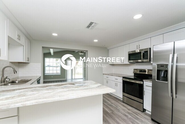 Foto del edificio - 3 Bedroom Pet-Friendly Home in HOLIDAY, FL...