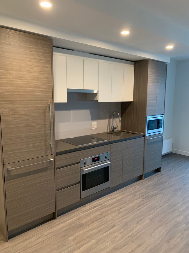 Building Photo - 1912-13615 Fraser Highway