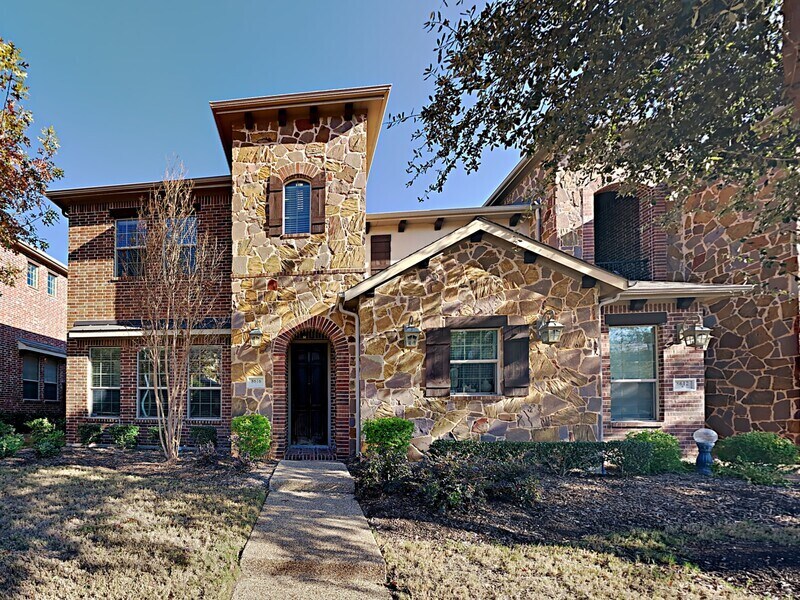 8616 Calvin Rd, Irving, TX 75063 Condo for Rent in Irving, TX