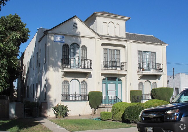 Foto del edificio - 2837 S Bronson Ave