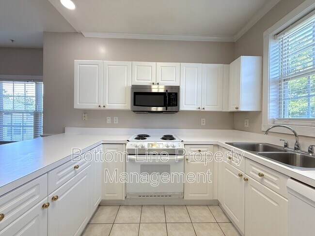 Foto del edificio - 8639 Coralbell Ln