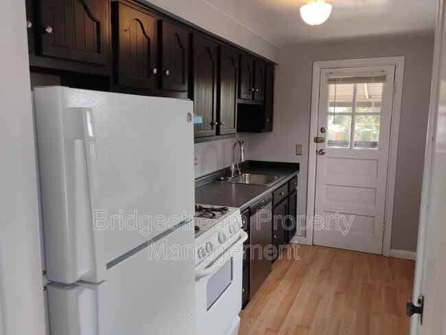 Building Photo - 108 Bellaire Ave