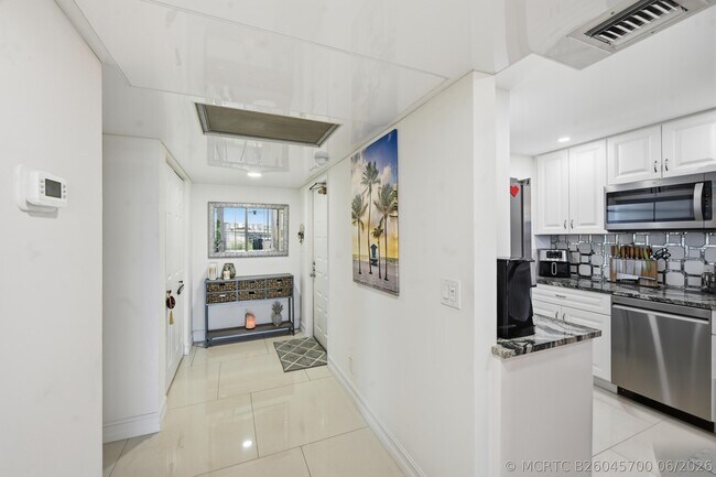 Foto del edificio - 4015 W Palm Aire Dr