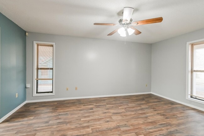 Foto del edificio - 4332 Thistleway Dr