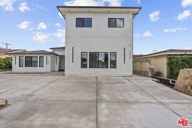 Building Photo - 10006 Odessa Ave