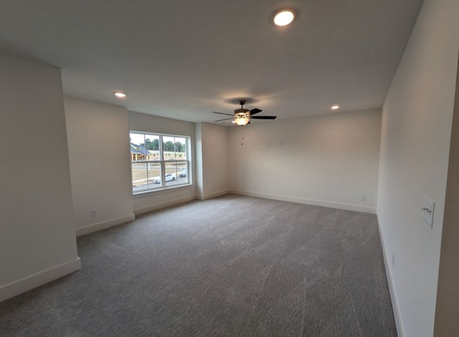 Building Photo - 5025 Greentree Dr