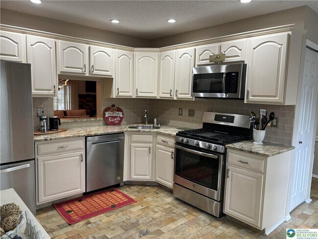 Foto del edificio - 1963 Delancey St