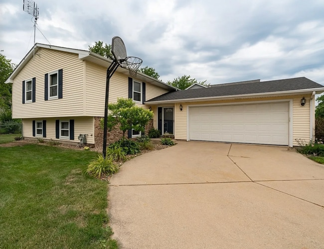 Building Photo - 1411 Chadwick Dr