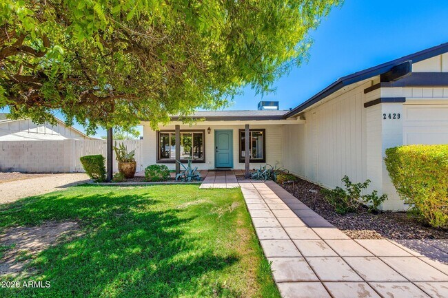 Building Photo - 2429 E Dahlia Dr