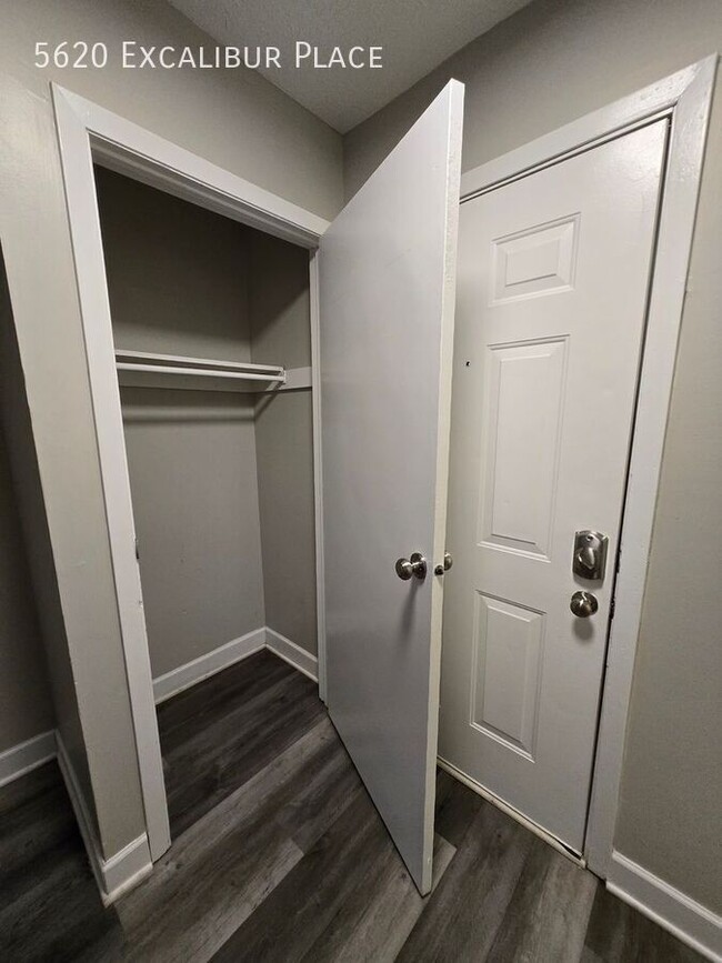 Building Photo - 5620 Excalibur Pl