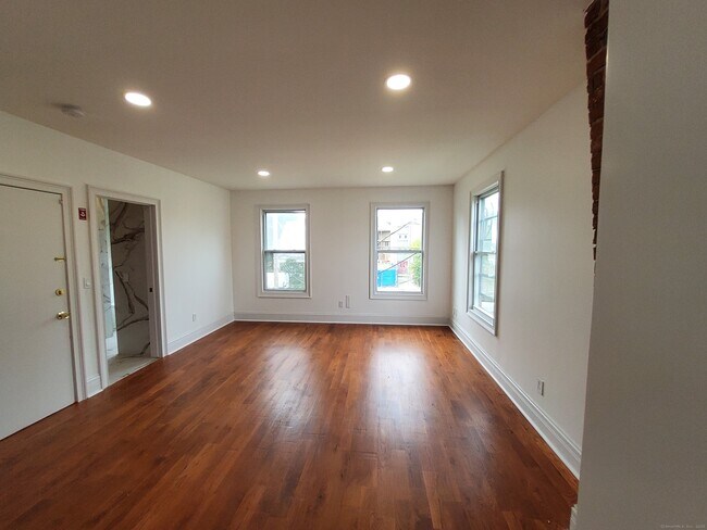 Foto del edificio - 347 Alden Ave