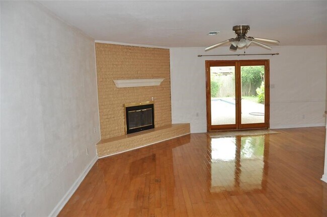 Foto del edificio - 5519 Caversham Dr