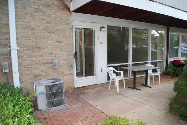 Photo - 7514 Spring Lake Dr Apartment