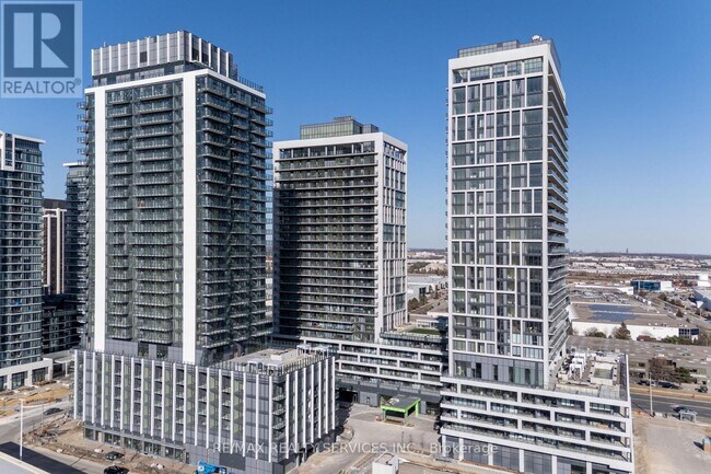 Building Photo - 8960-8960 Jane St