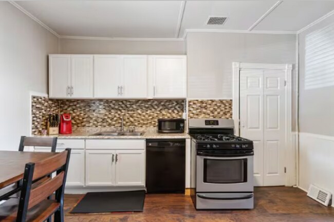 Foto del edificio - Newly Renovated 2 Bed, 1 Bath Home - Centr...