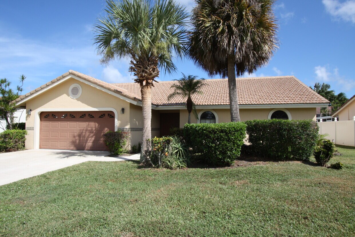 Primary Photo - 8050 W Country Club Blvd