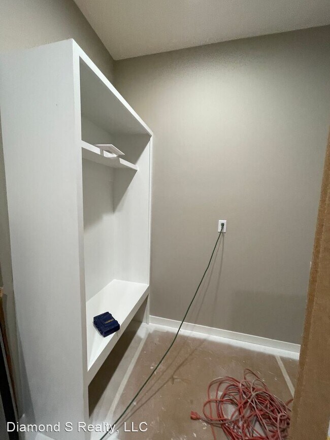 4 br, 2 bath House 2206 North Regan Circle