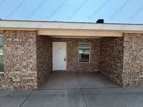Building Photo - 1208 W Manana Blvd