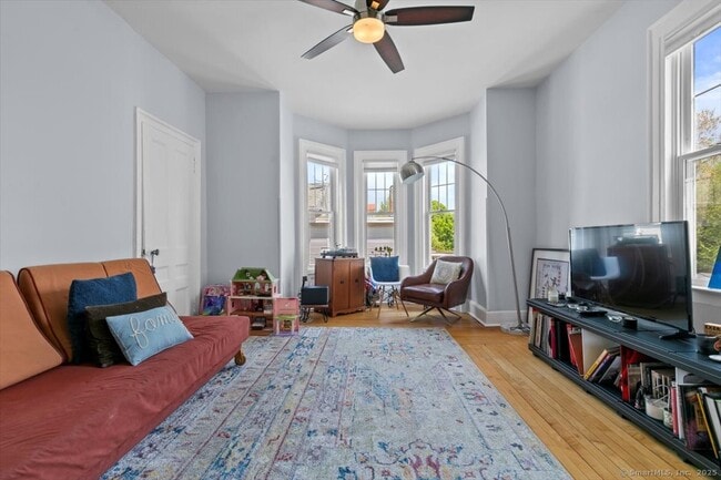 Building Photo - 90 William St