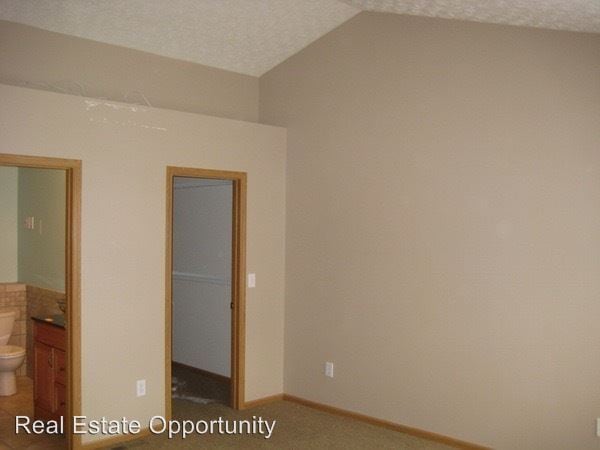 Building Photo - 3 br, 2.5 bath House - 1368 Hepatica St