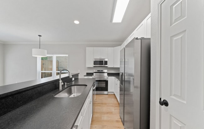 Building Photo - 521 Clearfield Dr