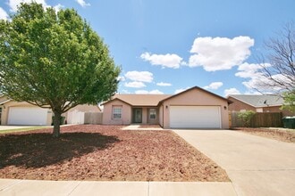 Building Photo - 2105 Hali Ln