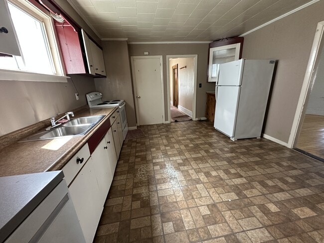 Building Photo - 440 Main St