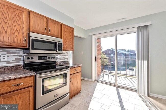 Building Photo - 500 Chapel Ct