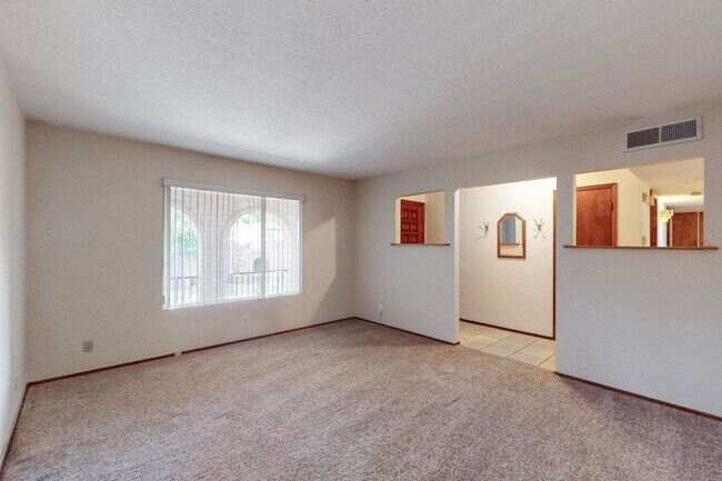 Foto del edificio - NE 3 Bedroom 2 Bath