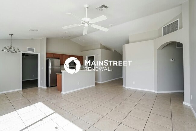Foto del edificio - 3 Bedroom Pet-Friendly Home in LEHIGH ACRE...