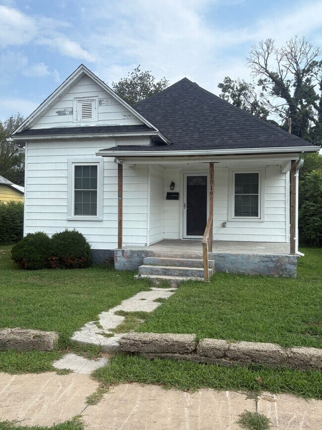 Building Photo - 1519 Nelson St