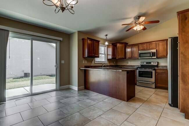 Building Photo - 2900 Sandy Ln