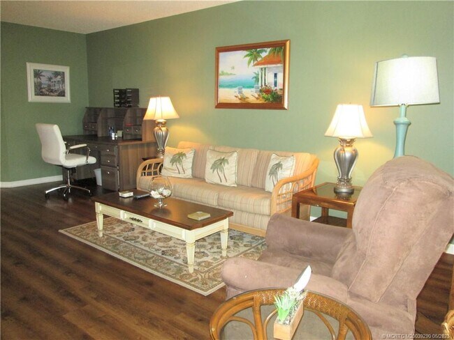 Building Photo - 6030 SE Martinique Dr