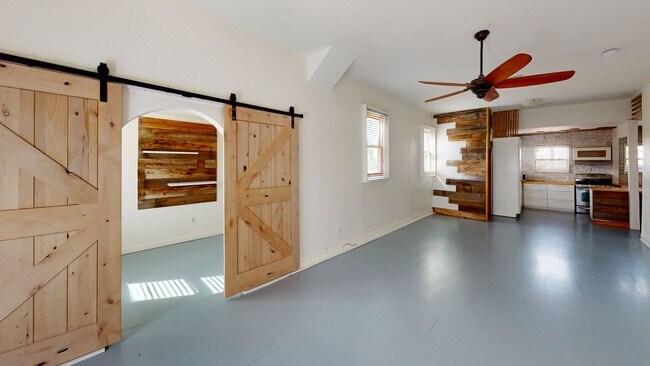 Building Photo - 3 BEDROOM / 2.5 BATHROOM - SHERMAN HEIGHTS