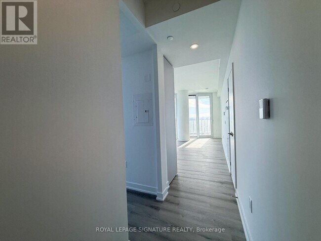 Photo du bâtiment - 1 Fairview Rd E