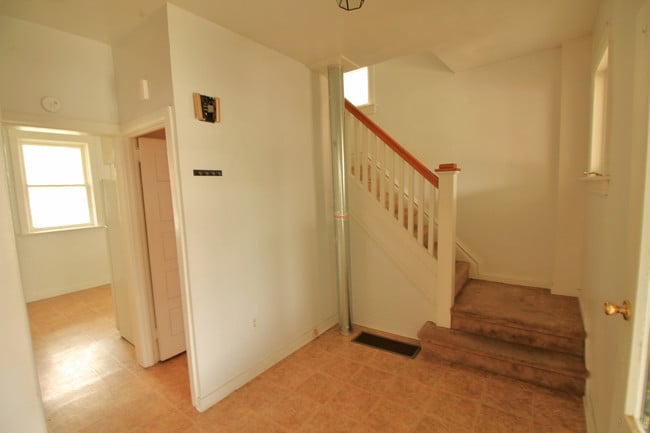 Building Photo - 114 Hummel Ave