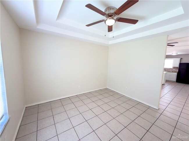 Building Photo - 8 Clavel St