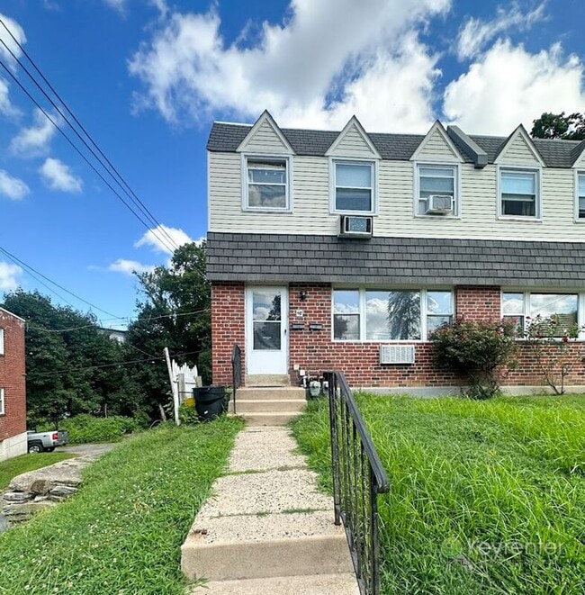 Building Photo - 419 W Jefferson St