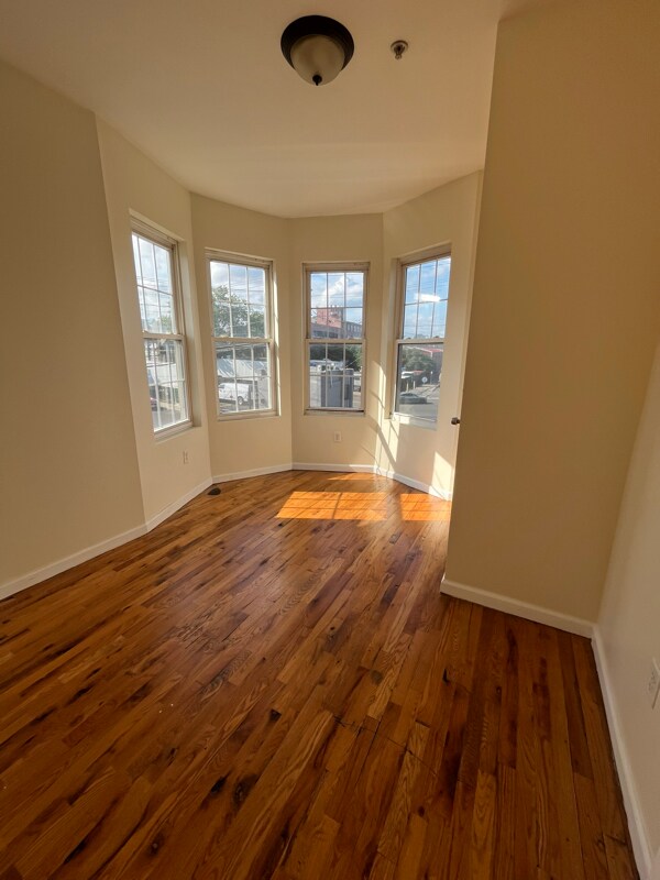 Foto del edificio - 116 Hawthorne Ave