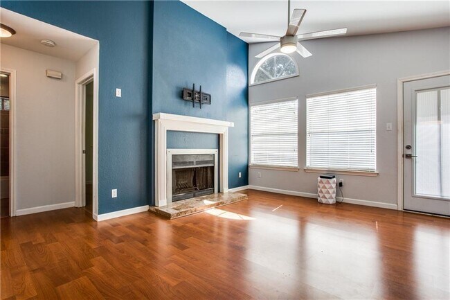 Foto del edificio - 704 Cool Water Dr