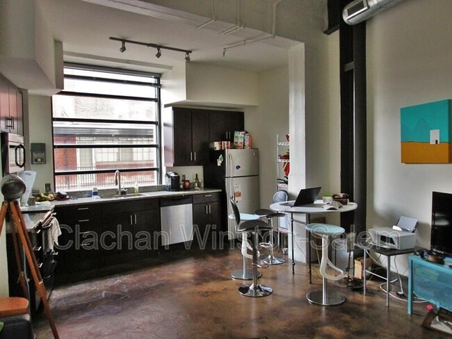 101 E. Sixth St. - 101 E. Sixth St. Apartment