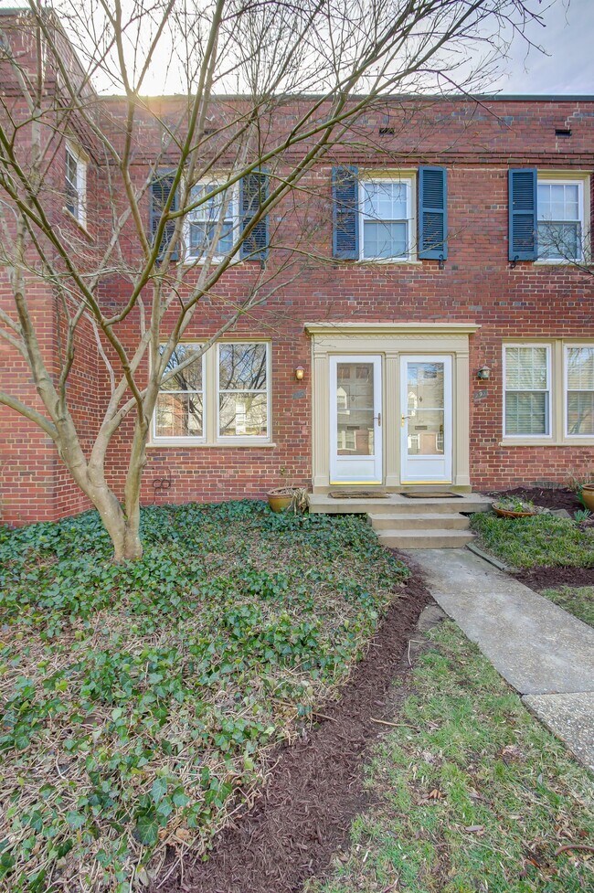 Photo - 1100 S Barton St Townhome