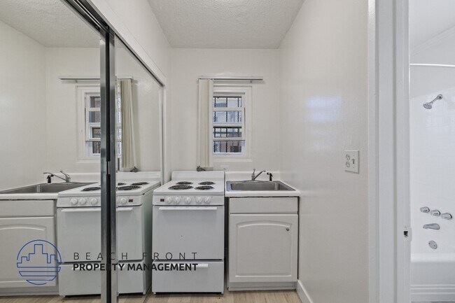 Building Photo - 631, 635 Grevillea Ave.