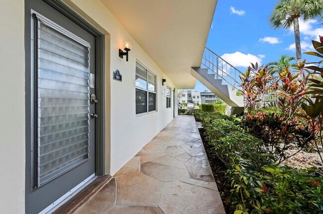 Foto del edificio - 551 Normandy Ln