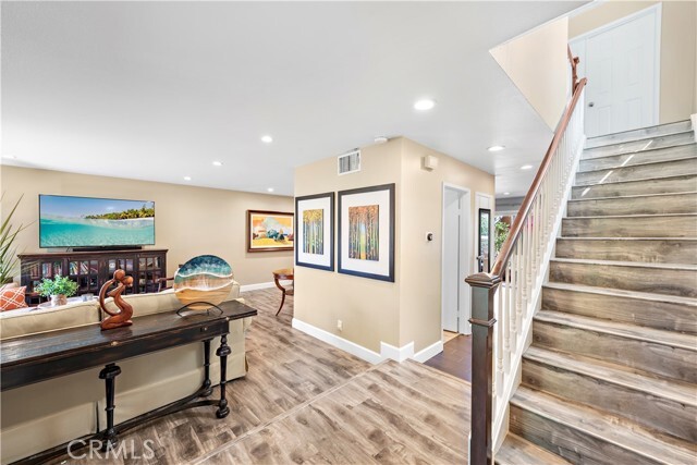 Building Photo - 330 Chinook Dr